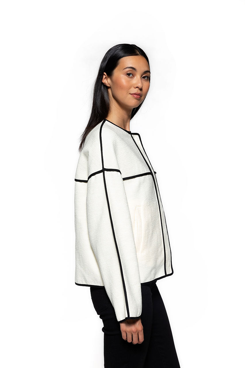 VERTEUIL short jacket in pure ecru cotton-Short oversize jacket without collar in pure ecru cotton