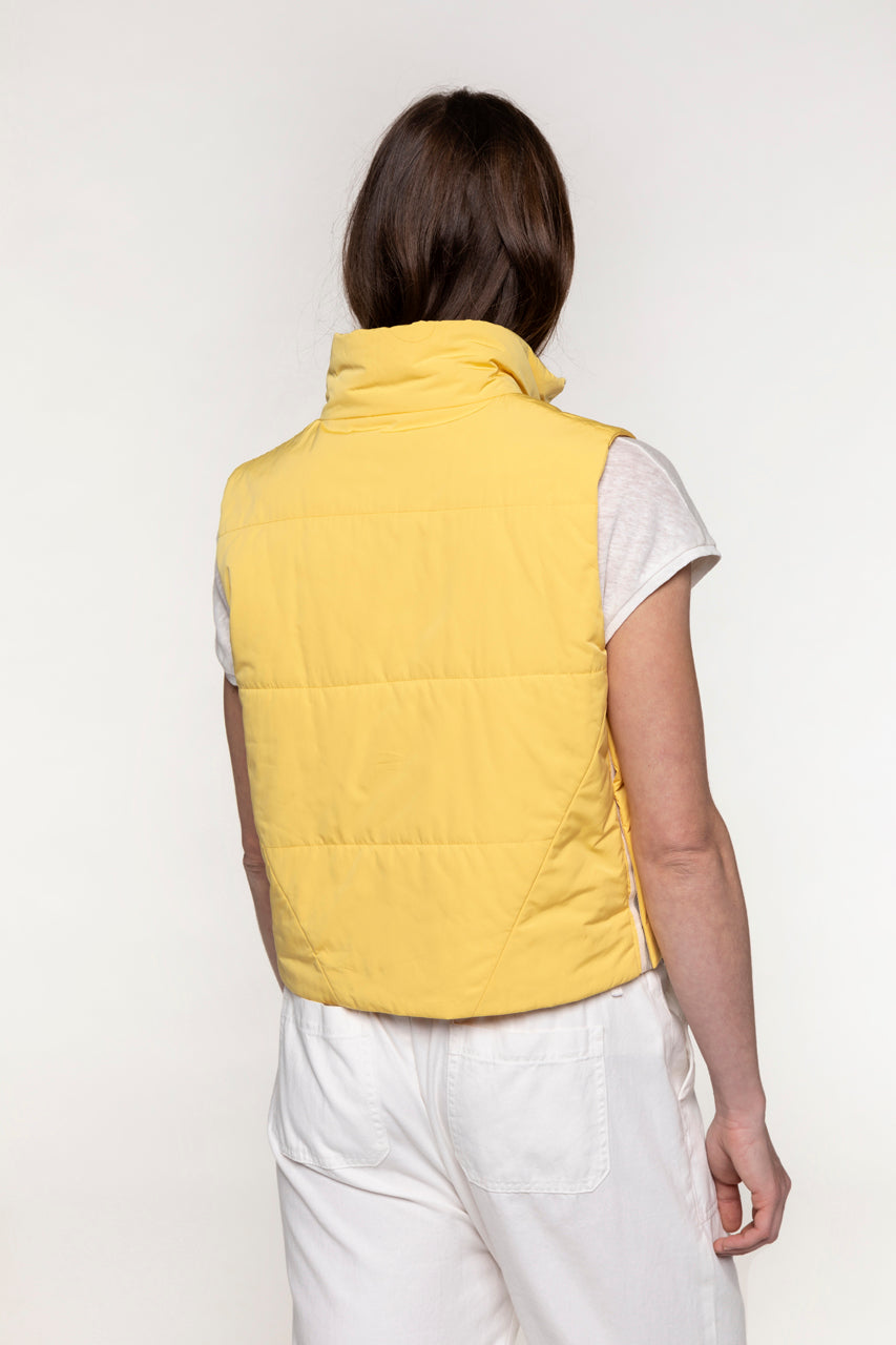 Short yellow sleeveless GILLEY vest-Short yellow sleeveless vest with zip