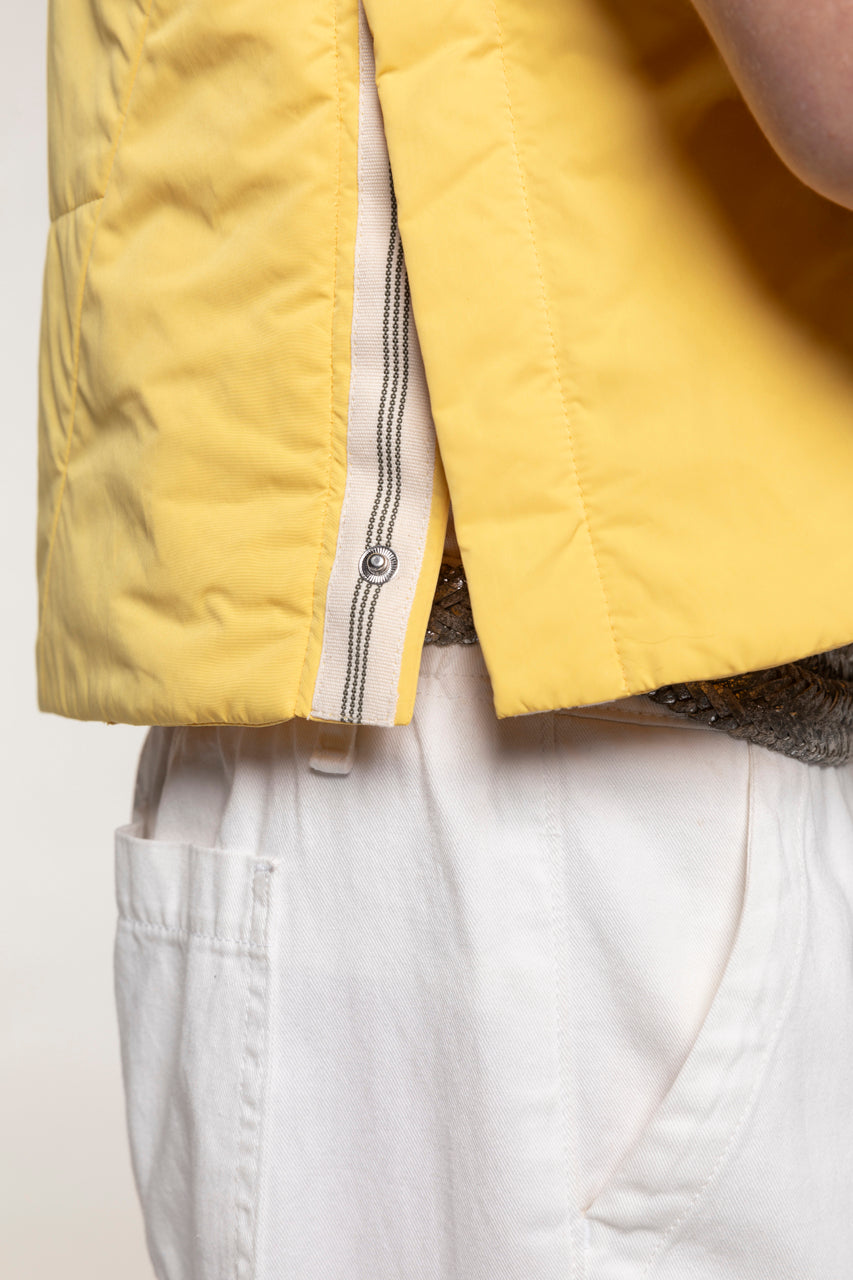 Short yellow sleeveless GILLEY vest-Short yellow sleeveless vest with zip